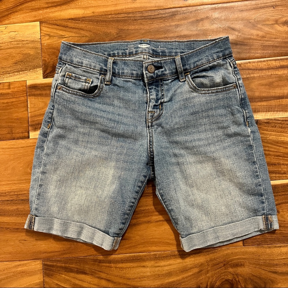 OLD NAVY LIGHT WASH SHORTS